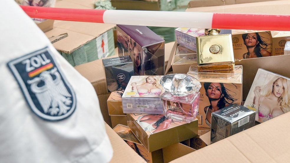 Parfüm zählt zu den häufigsten Produktkategorien bei sichergestellten Fälschungen. Foto: Patrick Pleul
