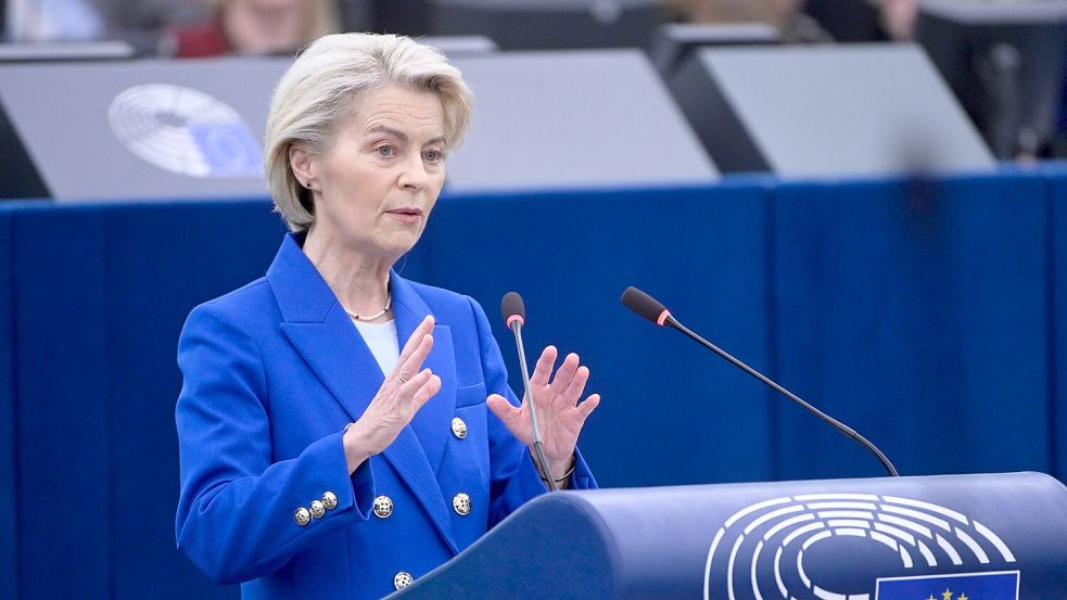 EU-Kommissionspräsidentin Ursula von der Leyen hatte sich bereits im Juli einem Misstrauensvotum stellen müssen. (Archivbild) Foto: Pascal Bastien/AP/dpa