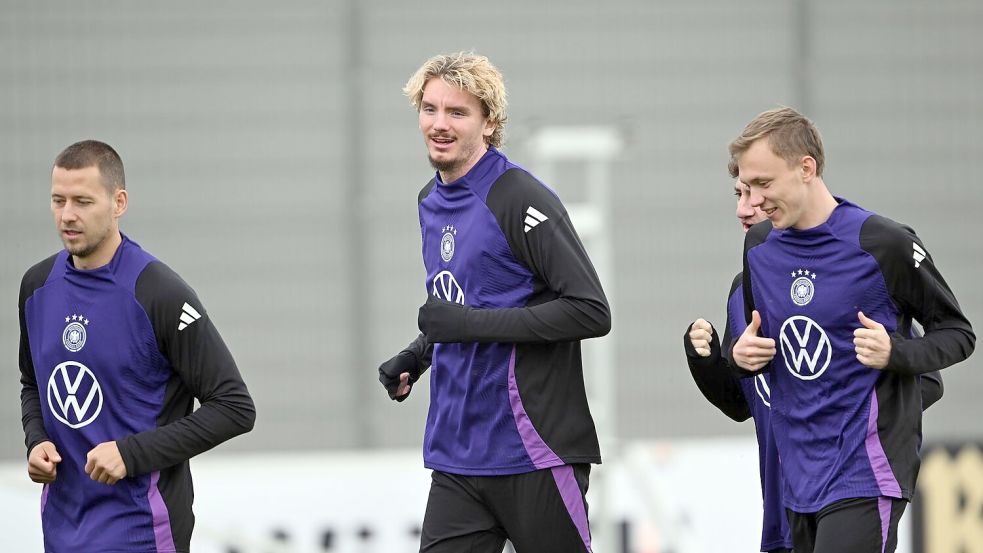Infekt überwunden: Nick Woltemade (M.) beim Abschlusstraining. Foto: Federico Gambarini