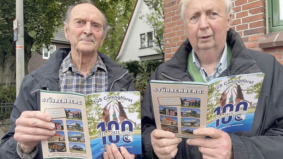 Hans-Ludwig Hillbrands und Dirk Zimmermann haben an einer Chronik zum TuS Collinghorst gearbeitet. Foto: Dirk Hellmers