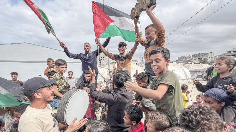 Nach zwei Jahren Krieg wird im Gazastreifen die Einigung auf eine Waffenruhe gefeiert. Foto: Belal Abu Amer