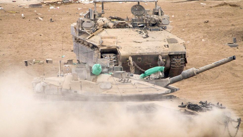 Das israelische Militär soll sich gemäß Abmachung schrittweise zurückziehen. Foto: Ariel Schalit/AP/dpa