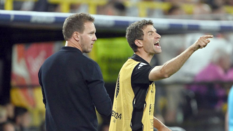 Julian Nagelsmann (l.) und Thomas Müller (r.) arbeiteten beim FC Bayern und beim DFB zusammen. (Archivbild) Foto: Federico Gambarini