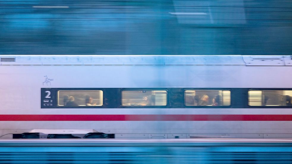 Die Ticketpreise bei der Bahn bleiben nach dem Fahrplanwechsel Mitte Dezember überraschend stabil. (Archivbild) Foto: Marijan Murat