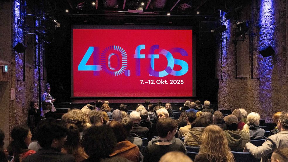 Feierlicher Akt: Die Preisverleihung beim 40. Filmfest Osnabrück in der Lagerhalle. Foto: Denise Matthey