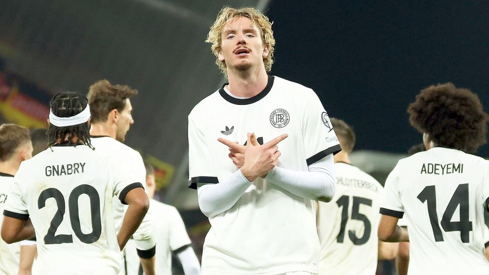 Der Bann ist gebrochen: Nick Woltemade bejubelt sein erstes Länderspieltor. Foto: Christian Charisius