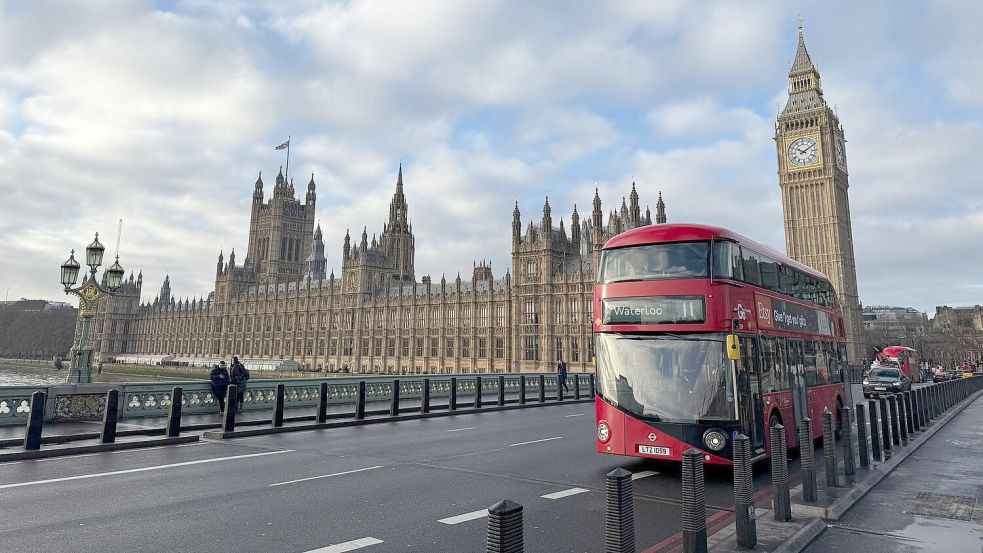 Die roten Doppeldeckerbusse sind aus dem Londoner Stadtbild nicht wegzudenken. (Archivbild) Foto: Julia Kilian/dpa