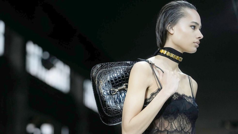 Luxusmodemarken müssen eine EU-Millionenstrafe zahlen. (Symbolbild) Foto: Luca Bruno/AP/dpa