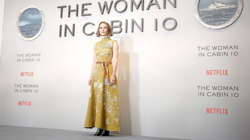Keira Knightley vor einer „The Woman in Cabin 10“-Wand Ende September in London. (Archivbild) Foto: Jordan Pettitt