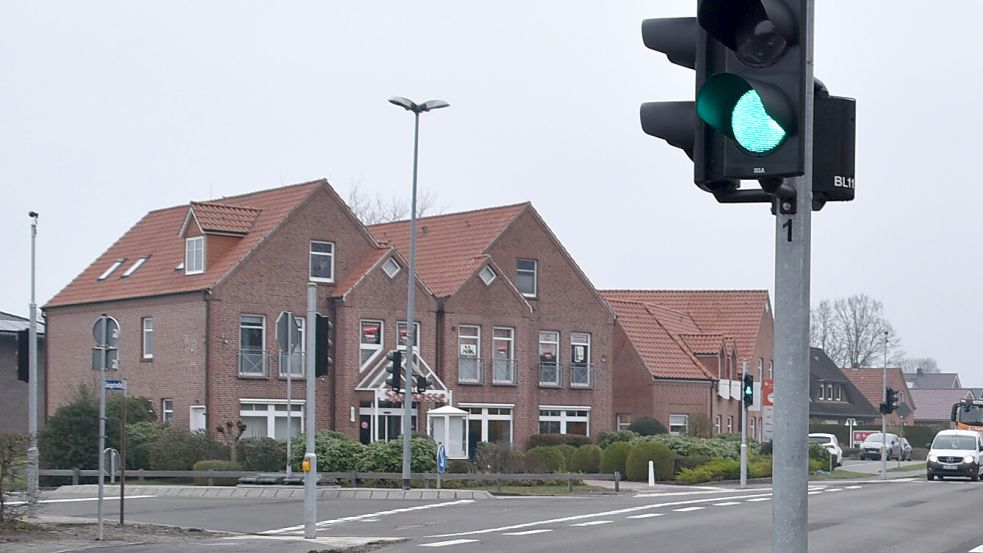 Seit gut einem Jahr steht die Ampel an der Königsstraße. Nun wird eine weitere Ampel gewünscht. Foto: Carsten Ammermann