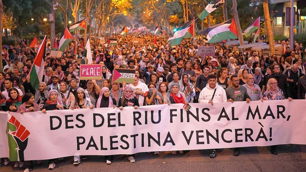 Medienberichten zufolge beteiligten sich in Spanien vor allem Studenten an den Protesten gegen Israel und Solidaritätskundgebungen für Palästinenser. Foto: Bernat Armangue/AP/dpa