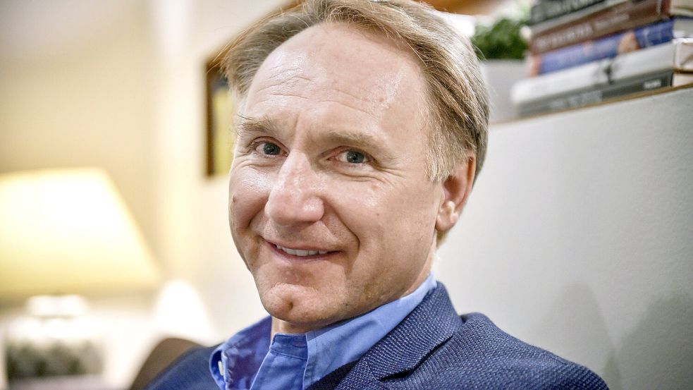 Schreibt packende Thriller, ist im Umgang aber lustig: Erfolgsautor Dan Brown. Foto: Emmi Korhonen/Lehtikuva/dpa