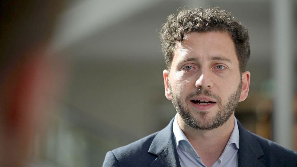 Grünen-Chef Felix Banaszak übte heftige Kritik. (Archivfoto) Foto: Shireen Broszies