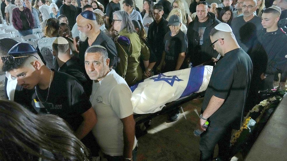 Bislang hat die Hamas neun Geisel-Leichen an Israel übergeben. Foto: Francisco Seco/AP/dpa