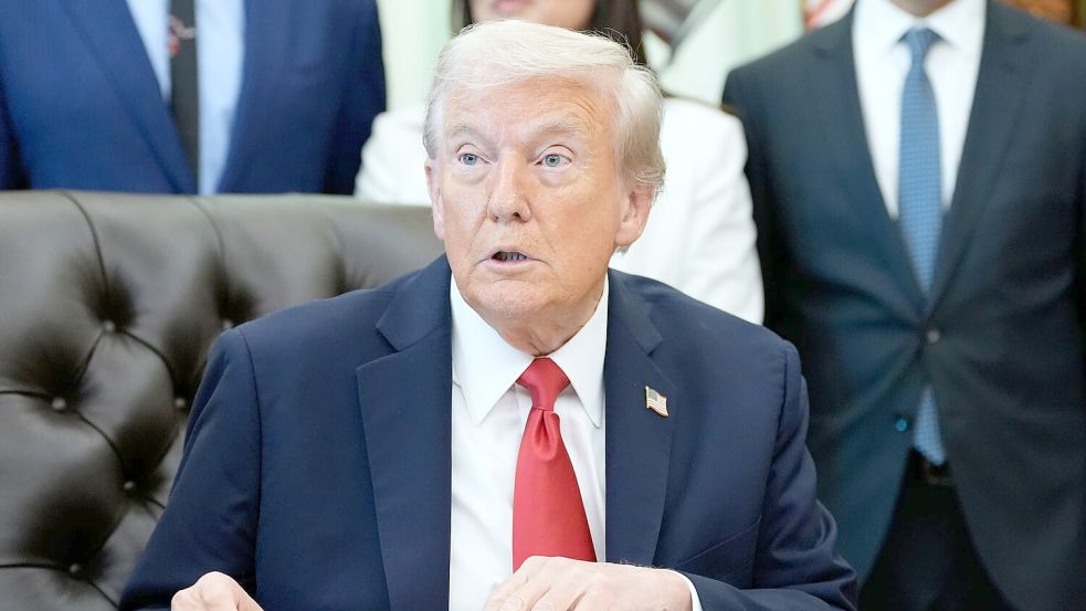 US-Präsident Trump geht nicht davon aus, dass die neuen, von ihm forcierten Zölle gegen China für die Wirtschaft haltbar sind. (Archivfoto) Foto: Alex Brandon/AP/dpa