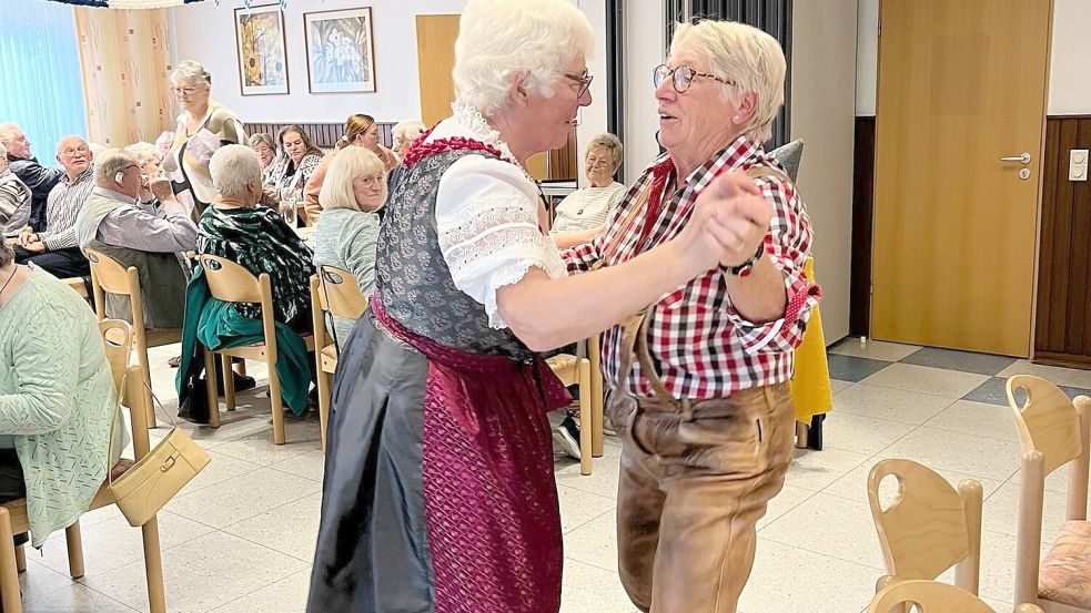Mit Dirndl und Lederhosen sorgten die Gäste für echte Oktoberfest-Stimmung. Foto: privat