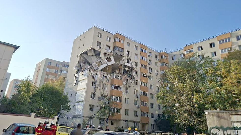 Das Haus droht einzustürzen, mehr Opfer werden befürchtet. Foto: Uncredited/ROMANIAN EMERGENCY SE