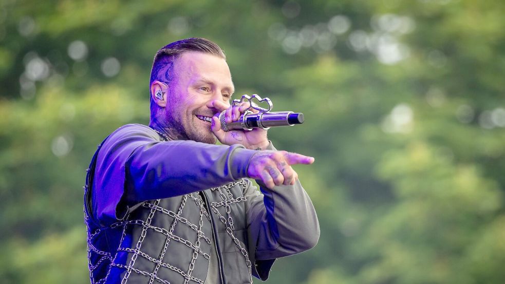 Der deutsche Rapper Kontra K (Maximilian Diehn) hat Taylor Swift von Platz eins in den Album-Charts vertreiben können. (Archivbild) Foto: Daniel Karmann