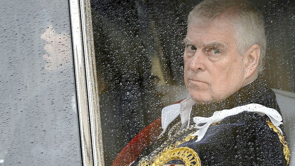 Prinz Andrew zieht sich weiter aus dem Königshaus zurück. Foto: Toby Melville/Pool Reuters/dpa