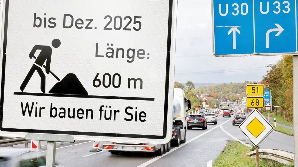 Sowohl auf der A33 als auch auf der B51 erwarten Autofahrer zwischen Südkreis und Stadt Osnabrück derzeit Baustellen. Foto: Jörn Martens