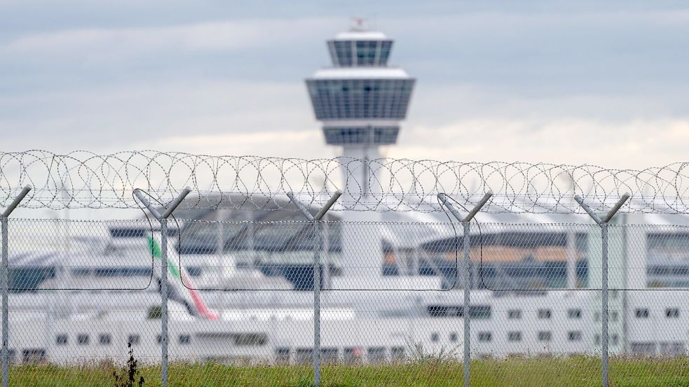 Der Flugverkehr wurde am Morgen wieder regulär aufgenommen. (Symbolbild) Foto: Armin Weigel