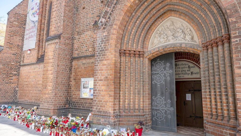 Die Pfarrkirche in Güstrow ist zum zentralen Ort des Gedenkens geworden. Foto: Stefan Sauer
