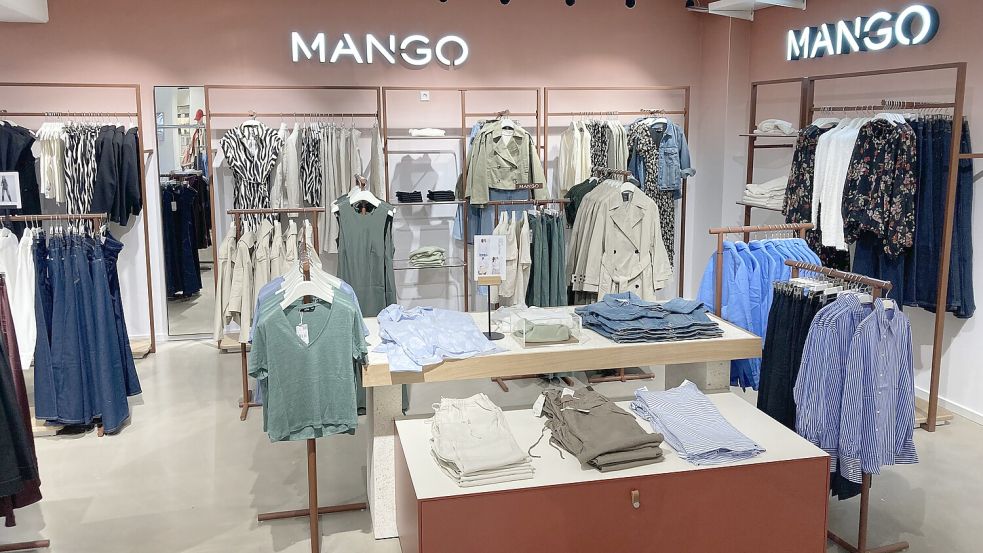 In der Damenabteilung gibt es einen neuen Shop mit Mode der Marke Mango.