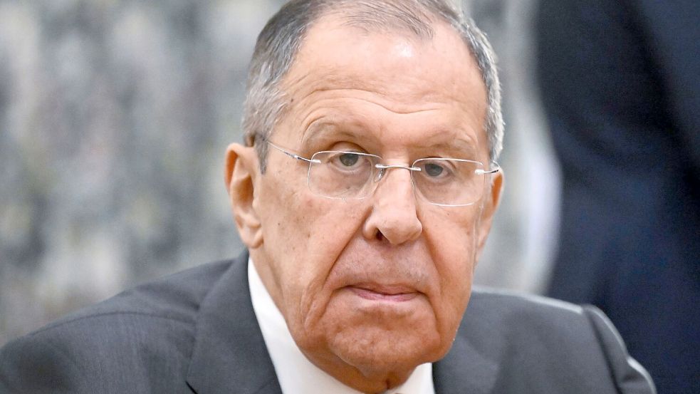 „Wenn man einfach so aufhört, bedeutet das, die Ursachen dieses Konflikts zu vergessen“, sagte Außenminister Sergej Lawrow der russischen Nachrichtenagentur Interfax zufolge. (Archivbild) Foto: Alexander Nemenov/POOL AFP/dpa