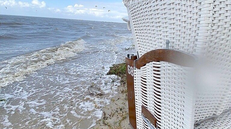Auch das Wasser steigt in den folgenden Tagen: Für Freitag und Samstag wird an der Nordsee eine leichte Sturmflut erwartet. Foto: Melanie Hanz