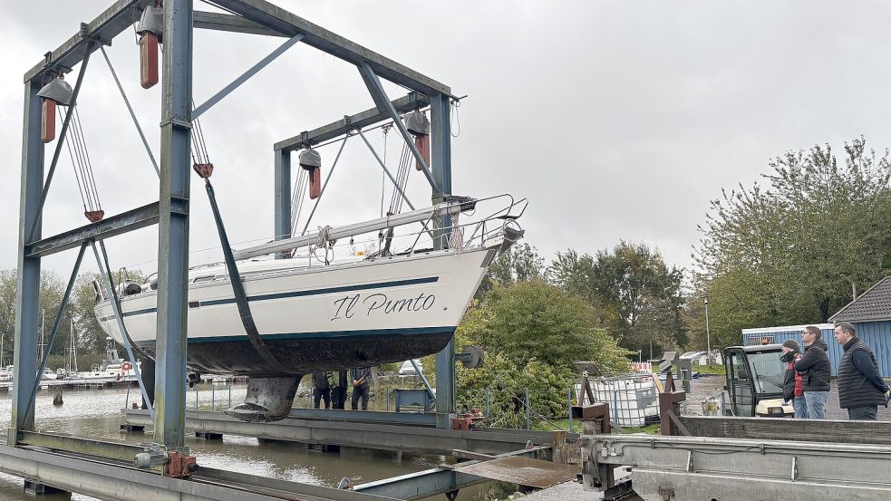 Das Boot aus dem Wasser zu holen, geht fix. Foto: Oliver Bär
