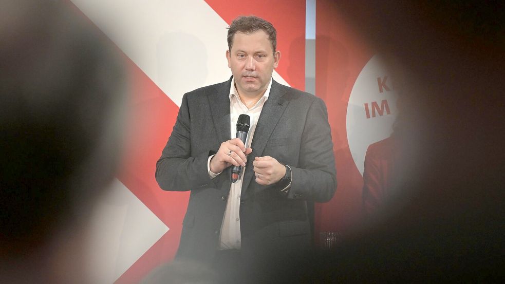 Vizekanzler und SPD-Chef Lars Klingbeil will die deutsche Autoindustrie in der Krise unterstützen. Foto: Michael Bahlo