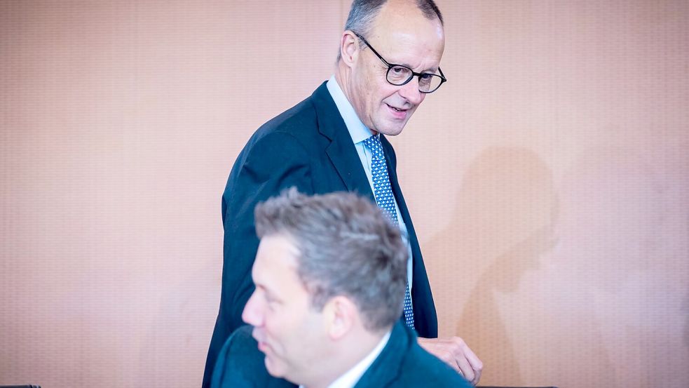 Erst schaltete sich Klingbeil in Debatte ein, dann erklärte sich Merz. Foto: Christoph Soeder/dpa