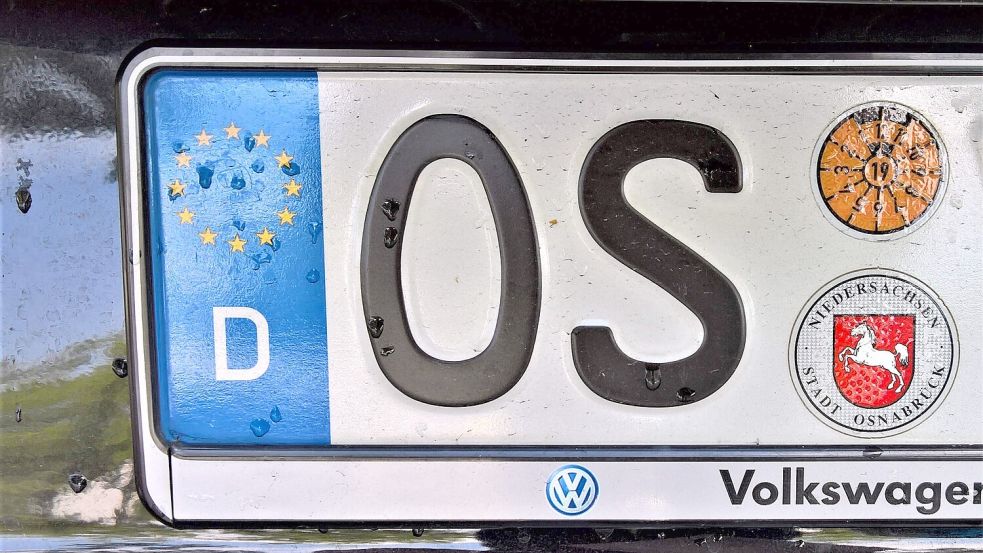Manche Kombinationen für Auto-Kennzeichen sind im Osnabrücker Land nicht erlaubt. Wortwitze wie hier sind gestattet, doch Kürzel, die historisch belastet sind, sehen die Behörden kritisch. Foto: Imago/Manfred Segerer