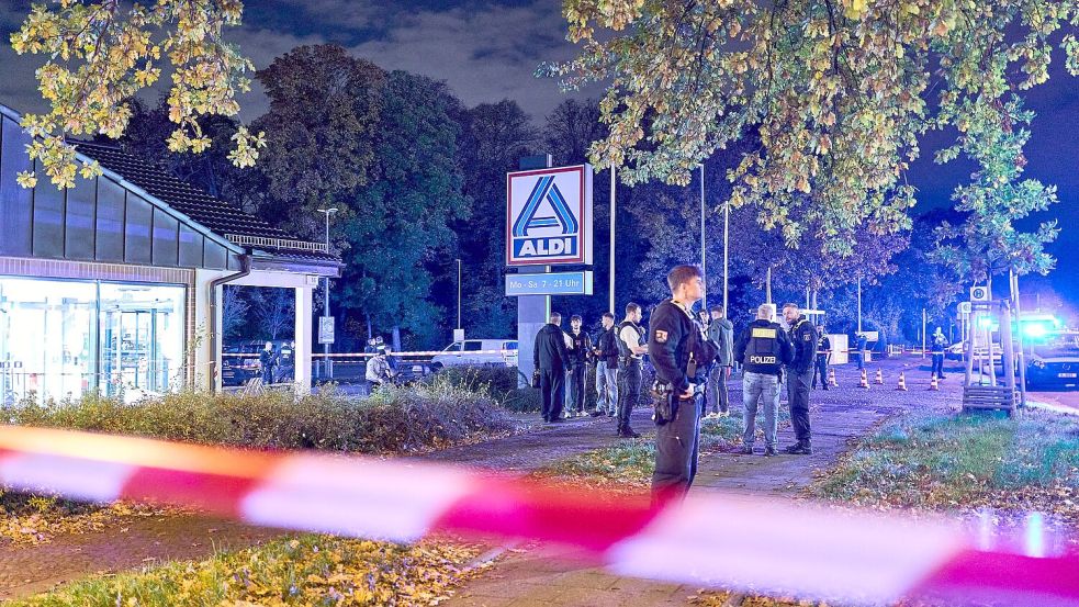 Mindestens eine Person wurde verletzt und in ein Krankenhaus gebracht. Foto: Michael Ukas