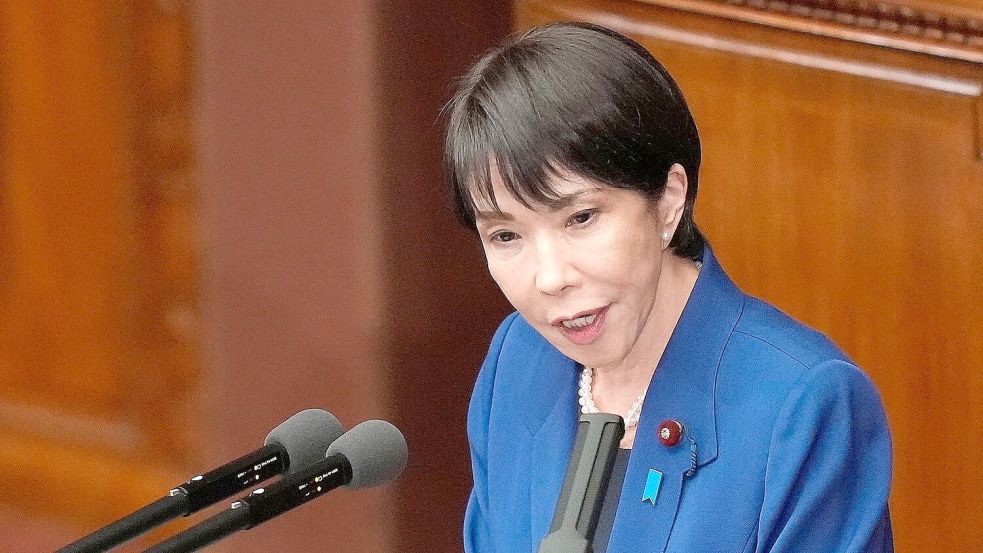 Japans erste Regierungschefin Takaichi hebt den Verteidigungsetat schneller an als bislang geplant. Foto: Eugene Hoshiko/AP/dpa