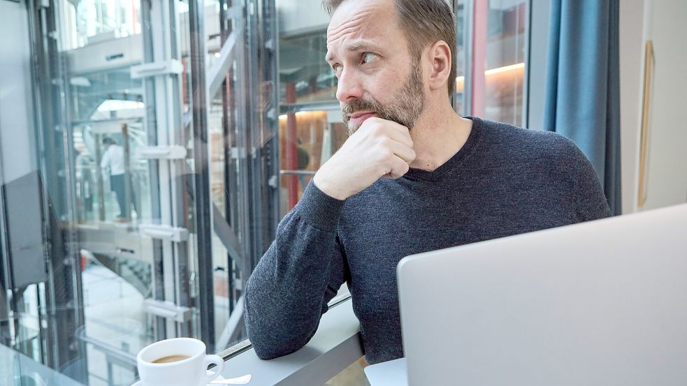 Eine Umfrage zeigt ernüchternde Ergebnisse: In einer bestimmten Branche sieht mehr als ein Drittel die eigene Rente in Gefahr. Foto: IMAGO/Bihlmayerfotografie