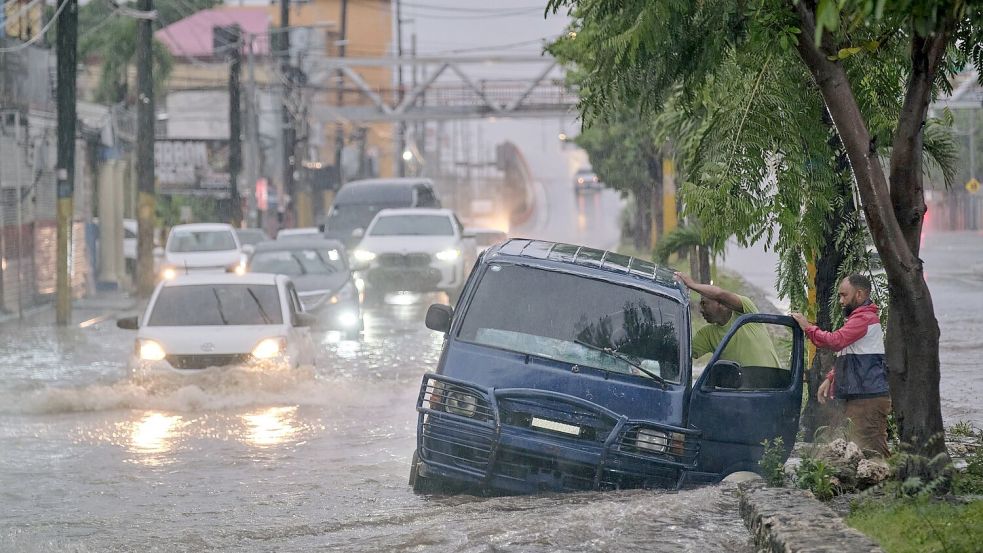 Das US-Hurrikanzentrum warnt vor gefährlichen Überschwemmungen und Erdrutschen. Foto: Ricardo Hernandez/AP/dpa