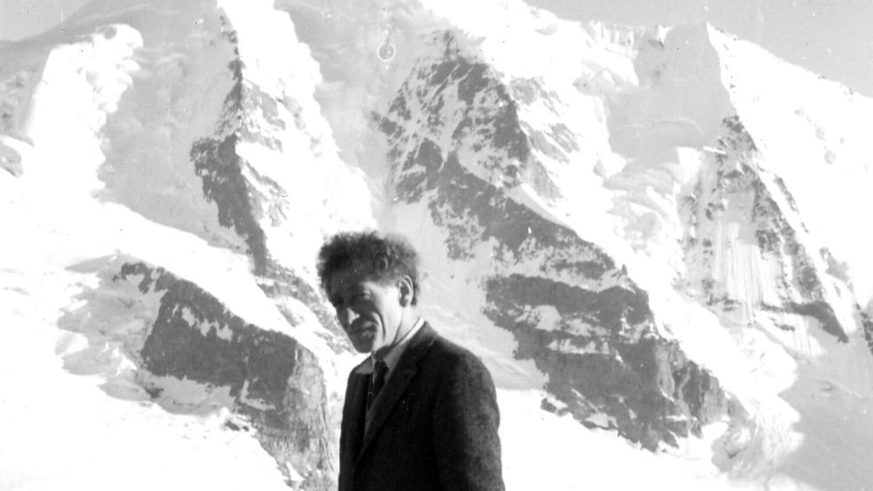 Alberto Giacometti am Diavolezza vor dem Piz Palü, 1961 Foto: Isaku Yanaihara, 1961, Archives Fondation Giacometti, Paris