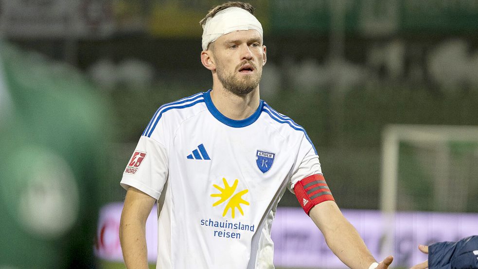 Alles gegeben: Kickers-Kapitän Dennis Engel spielte rund 60 Minuten mit einem Turban. Foto: Tobias Bruns