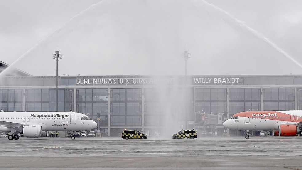 Am 30. Oktober 2020 landeten die ersten Flugzeuge am Hauptstadtflughafen BER. (Archivbild) Foto: Michael Kappeler/dpa