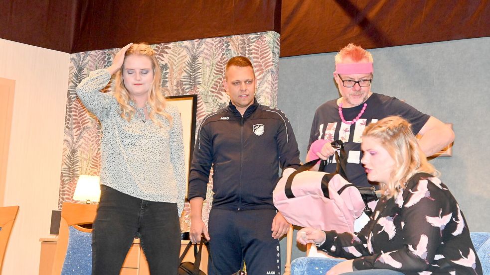 Die Premierenvorstellung von „Bongo Bongo – Besöök van Kongo“ kam sehr gut an. Foto: Holger Weers