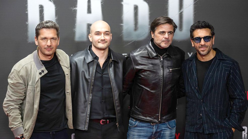 Die Köpfe hinter der Doku (links nach rechts): Pacco-Luca Nitsche, Sinan Sevinç, Juan Moreno und Elyas M’Barek. (Archivbild) Foto: Christophe Gateau