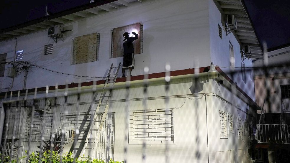 Die Menschen auf der Karibikinsel bereiten sich auf zerstörerische Winde und Überschwemmungen vor. Foto: Matias Delacroix/AP/dpa