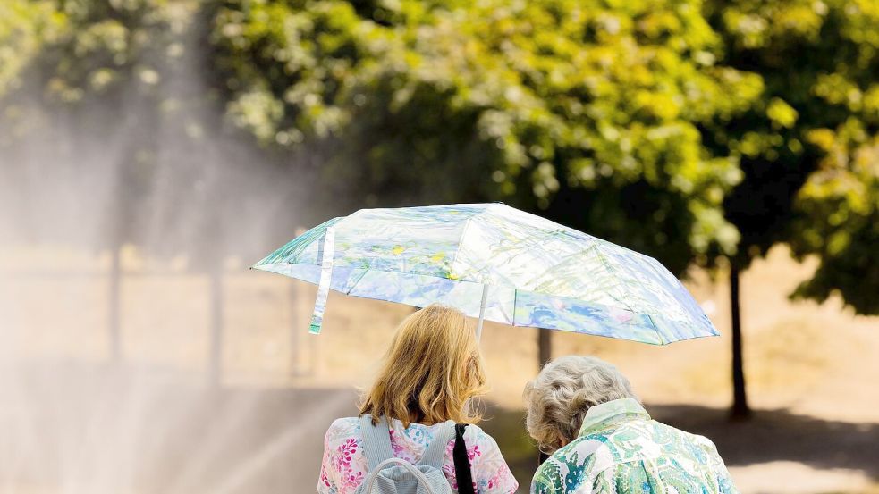 Ältere und pflegebedürftige Menschen sind bei Hitze besonders gefährdet. (Illustration) Foto: picture alliance/dpa