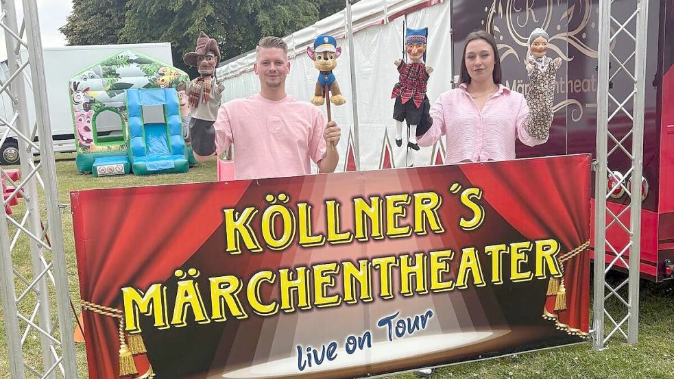 Adriano und Angelique Köllner mit ihren Puppen. Foto: Angelique Köllner