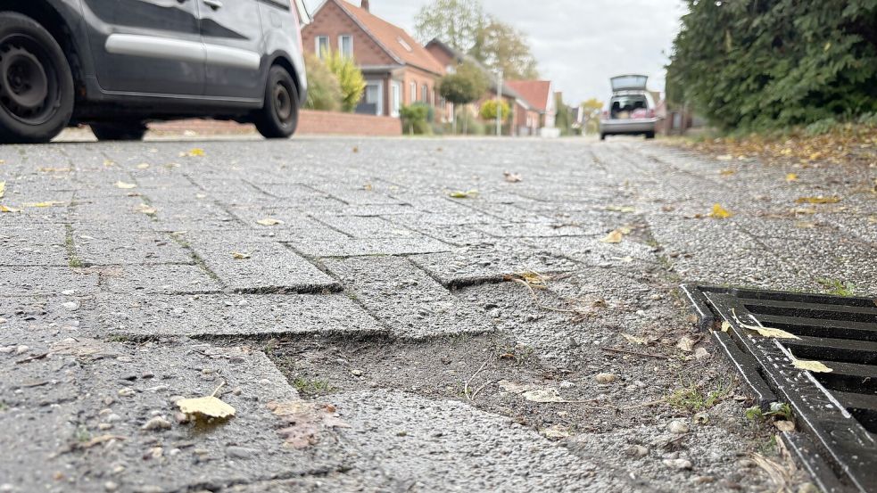 Der Ausbau wurde immer wieder verschoben, die Schäden am Neuen Weg nahmen im Laufe der Jahre zu. Foto: Marion Janßen