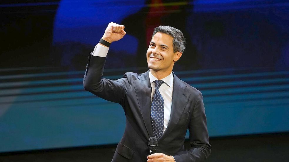 Der Spitzenkandidat der Linksliberalen, Rob Jetten, ist nach ersten Prognosen der Wahlsieger in den Niederlanden. Foto: Peter Dejong/AP/dpa