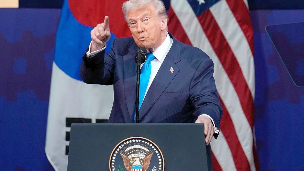 US-Präsident Donald Trump kündigt Atomwaffentests an. Foto: Ng Han Guan/AP/dpa