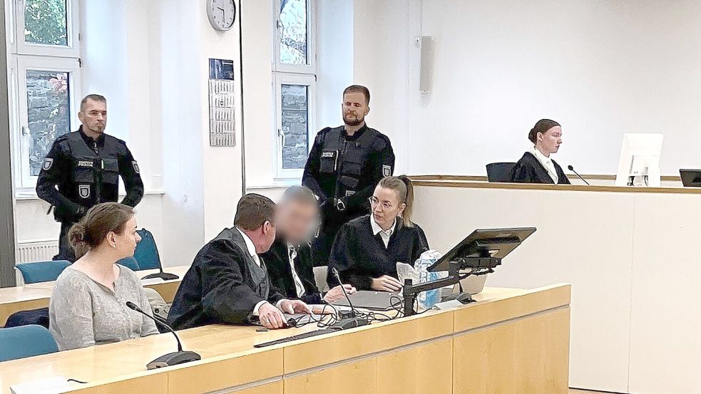 Der verurteilte Lehrer hat sich bei seiner früheren Schülerin für den sexuellen Missbrauch entschuldigt. (Archivbild) Foto: Annett Gehler/dpa
