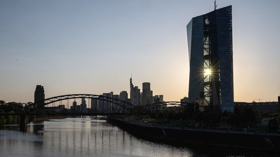 Die EZB dürfte die Leitzinsen nach Einschätzung von Ökonomen im laufenden Jahr nicht weiter senken. (Archivbild) Foto: Boris Roessler